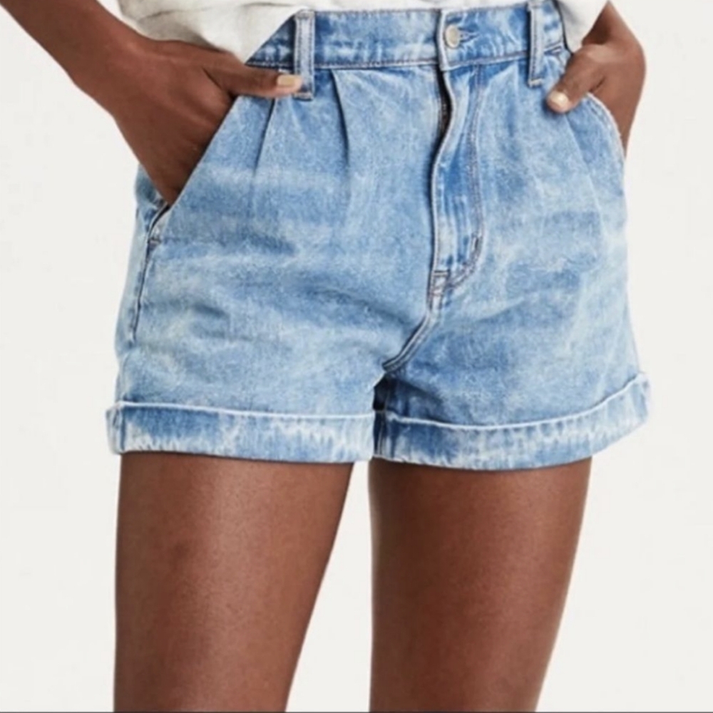 American Eagle Mom Shorts Size 6.